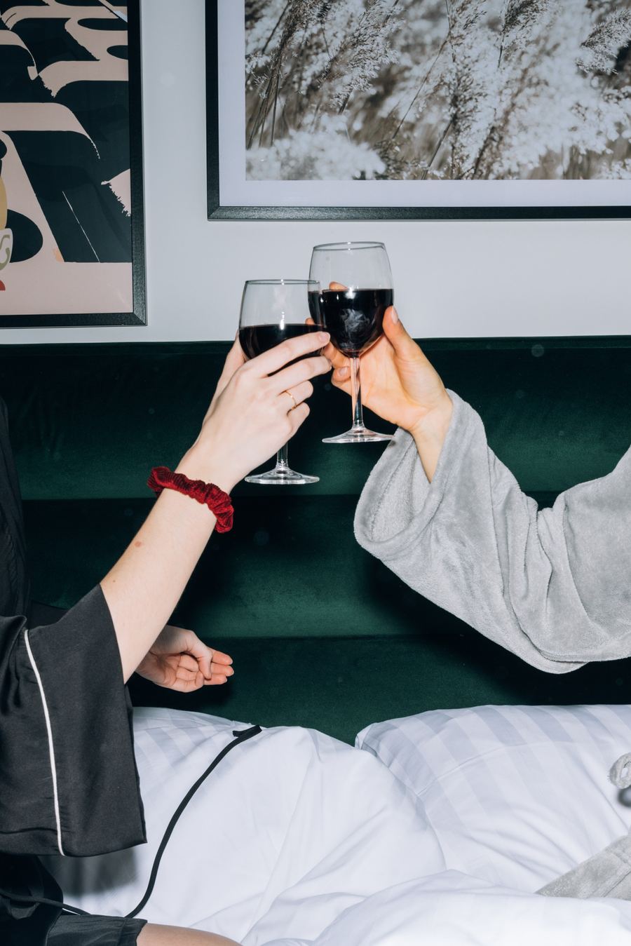 Due bicchieri di vino rosso